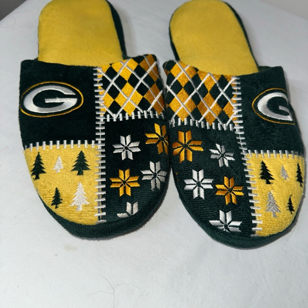 Green Bay Packers Mens Slippers - Green and Yellow